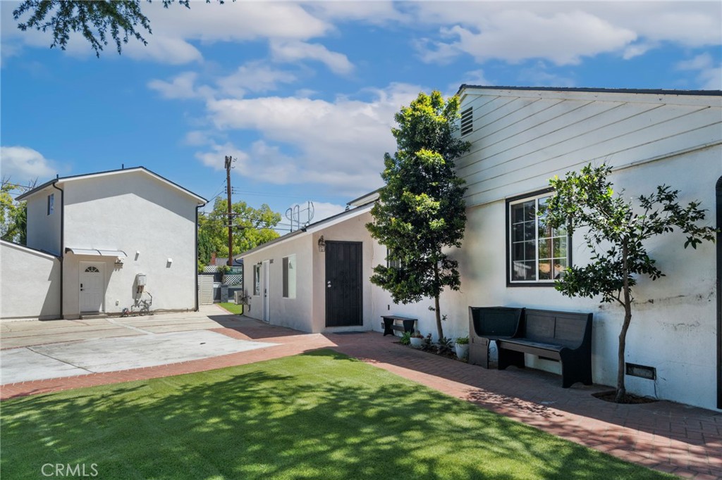 8040 Ranchito Avenue Panorama City, CA 91402 - Photo 6 of 64