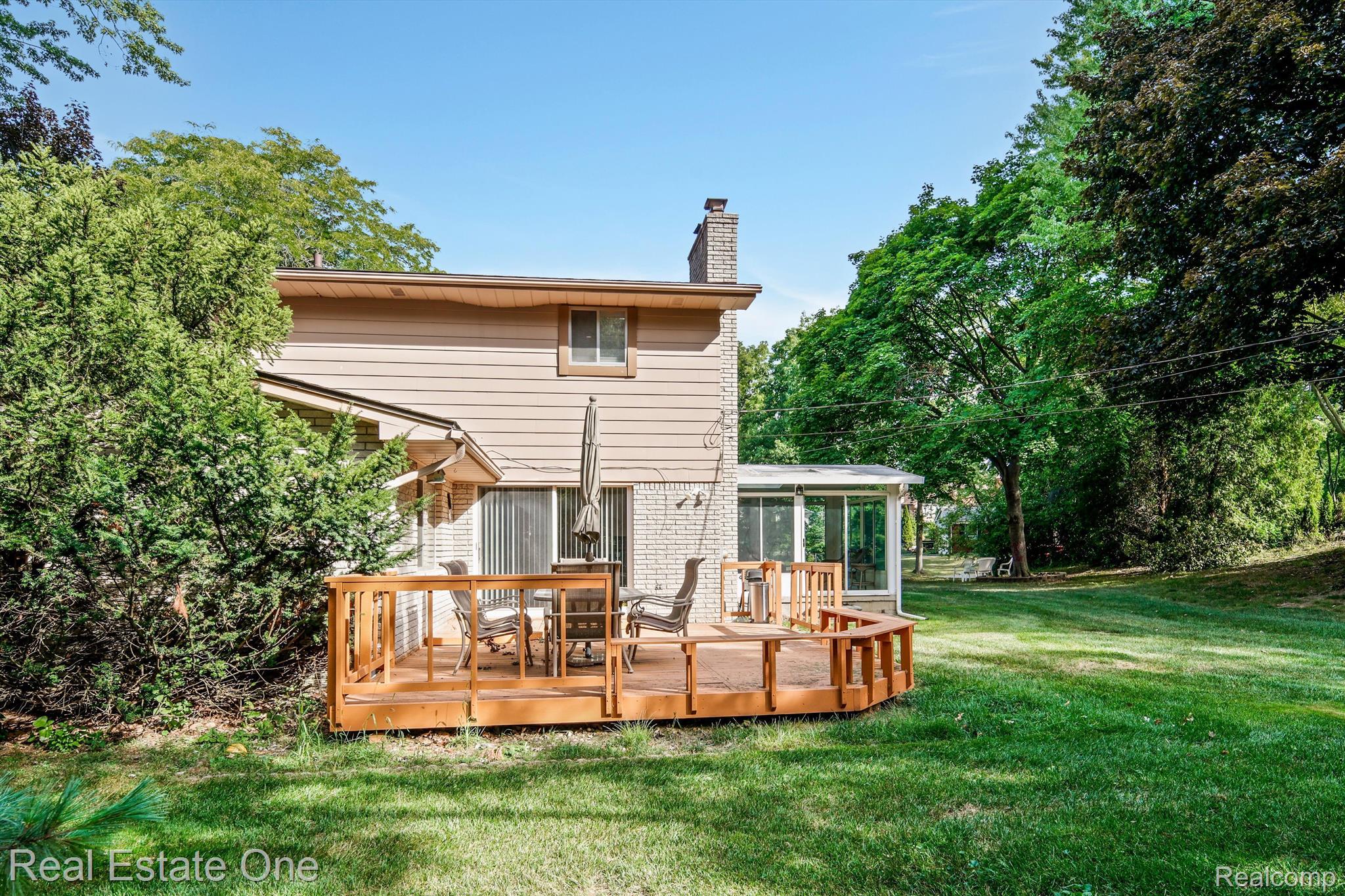 4153 Stoddard Road West Bloomfield, MI 48323 - Photo 13 of 46 Gallery Image 13