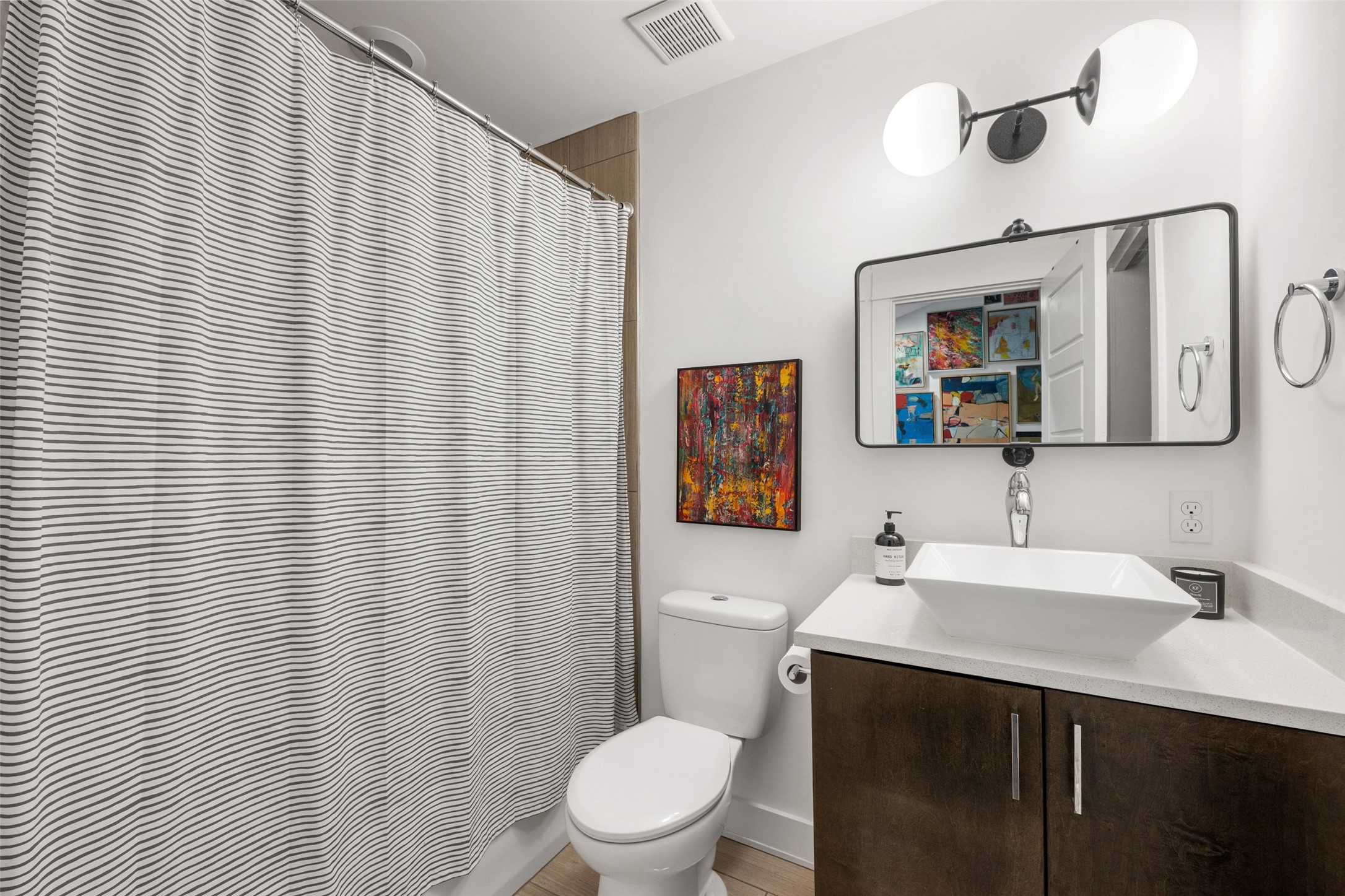 4615 Depew Avenue Austin, TX 78751 - Photo 36 of 40 Full bathroom attached to bedrom #2 upstairs