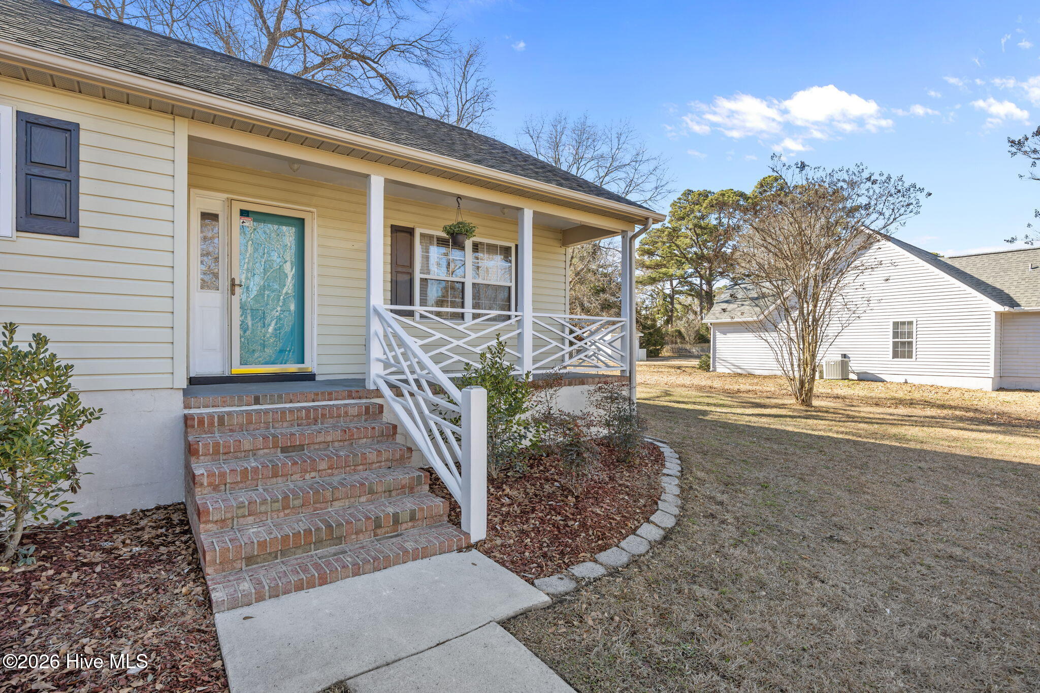 827 Roberts Road Newport, NC 28570 - Photo 5 of 50 3-web-or-mls-0C0A1332