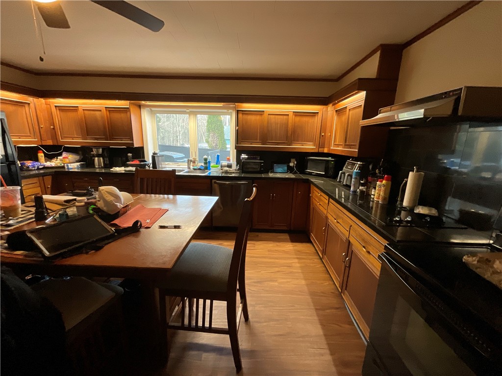 1567 Plainfield Pike Scituate, RI 02815 - Photo 4 of 30