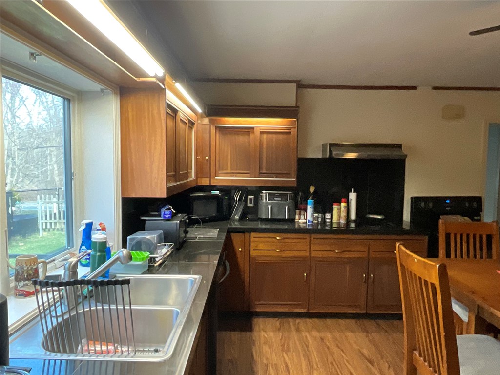 1567 Plainfield Pike Scituate, RI 02815 - Photo 5 of 30