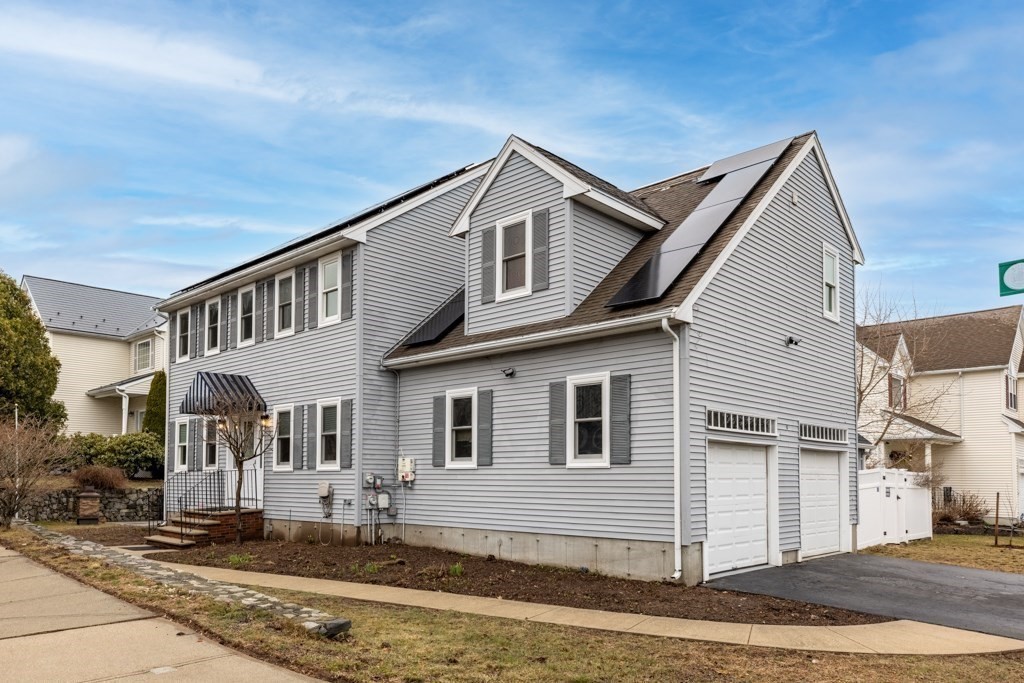 9 Tea Party Way Malden, MA 02148 - Photo 3 of 30