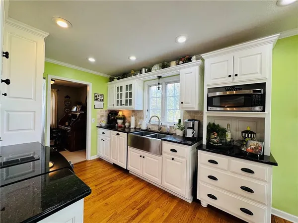 $449,900 | 15 Lakeview Drive, Gower, MO 64454