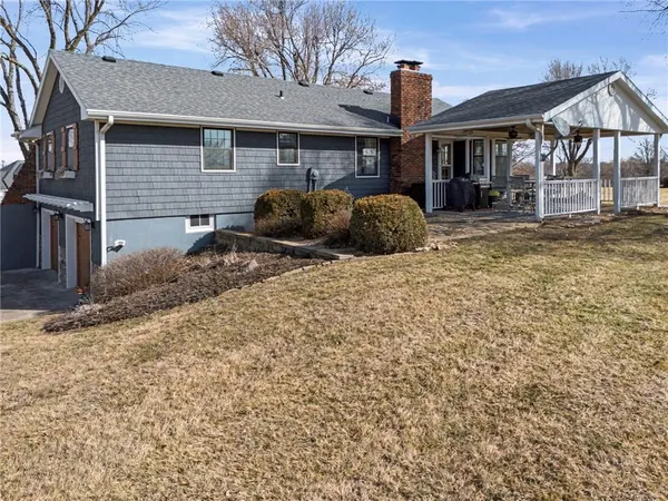 $449,900 | 15 Lakeview Drive, Gower, MO 64454