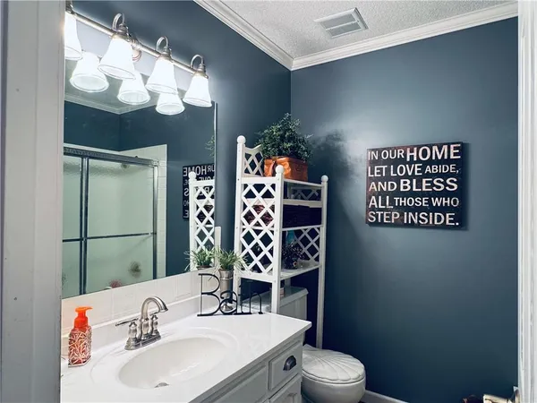 $449,900 | 15 Lakeview Drive, Gower, MO 64454