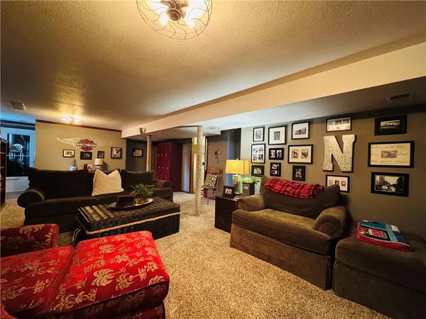 $449,900 | 15 Lakeview Drive, Gower, MO 64454