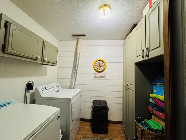 $449,900 | 15 Lakeview Drive, Gower, MO 64454