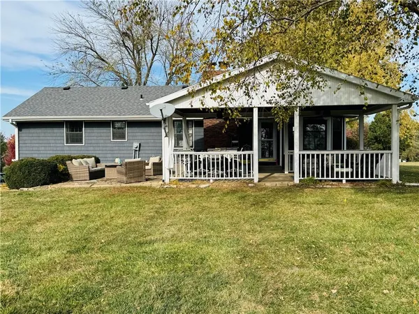 $449,900 | 15 Lakeview Drive, Gower, MO 64454