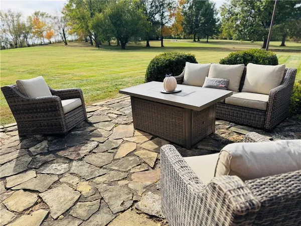 $449,900 | 15 Lakeview Drive, Gower, MO 64454