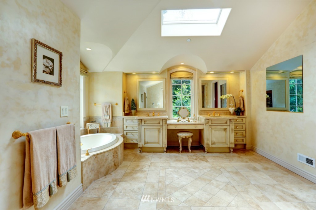 3210 Hunts Point Road Hunts Point, WA 98004 - Photo 11 of 23