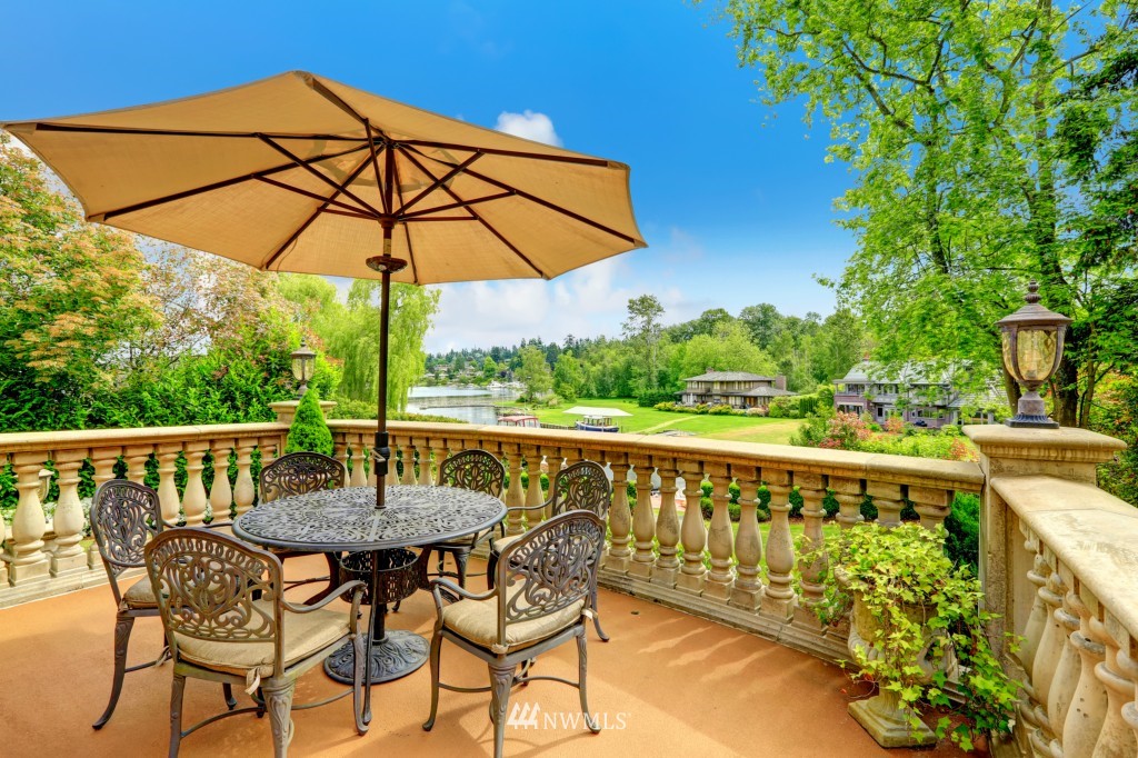 3210 Hunts Point Road Hunts Point, WA 98004 - Photo 19 of 23