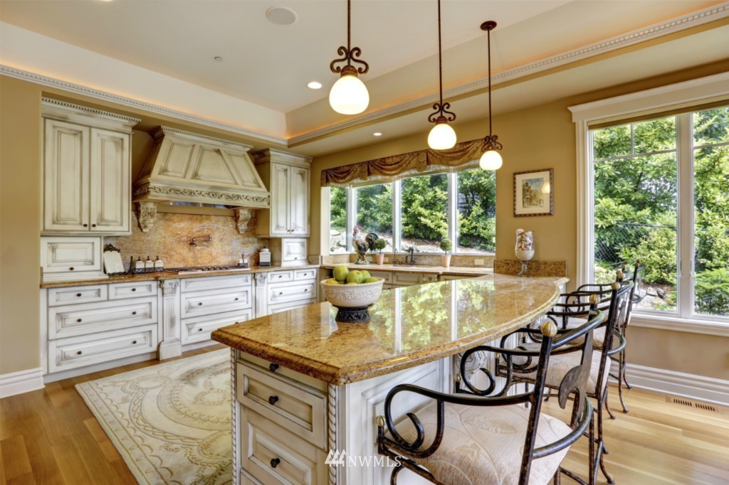 3210 Hunts Point Road Hunts Point, WA 98004 - Photo 4 of 23