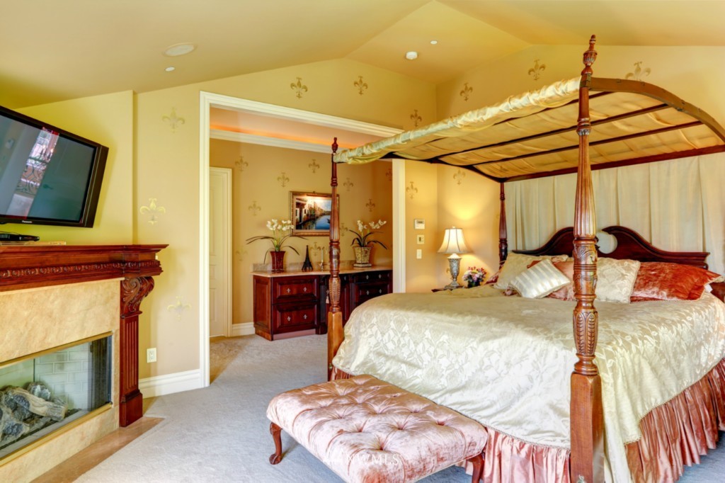 3210 Hunts Point Road Hunts Point, WA 98004 - Photo 9 of 23