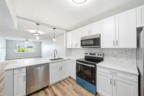 $225,000 | 860 Southeast 6th Avenue, Unit 311, Deerfield Beach, FL 33441