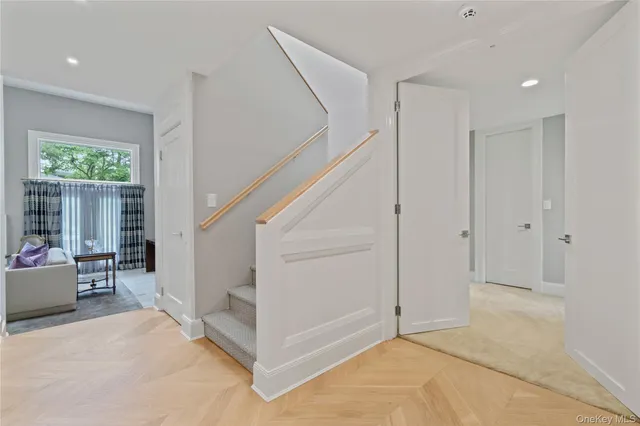 a view of an entryway with a livingroom