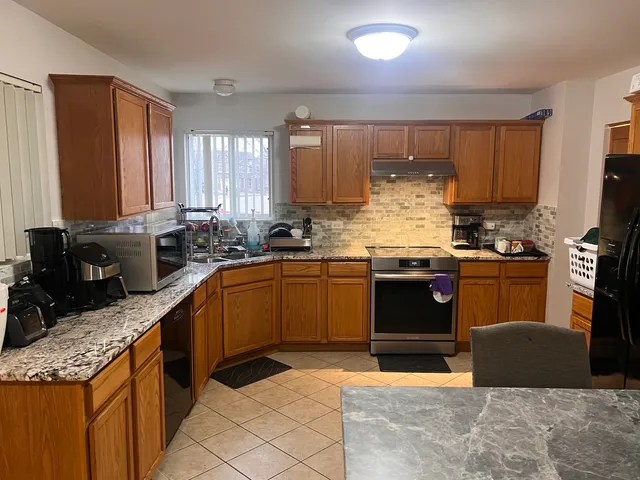 $405,000 | 2417 Fleetwood Drive, Joliet, IL 60432