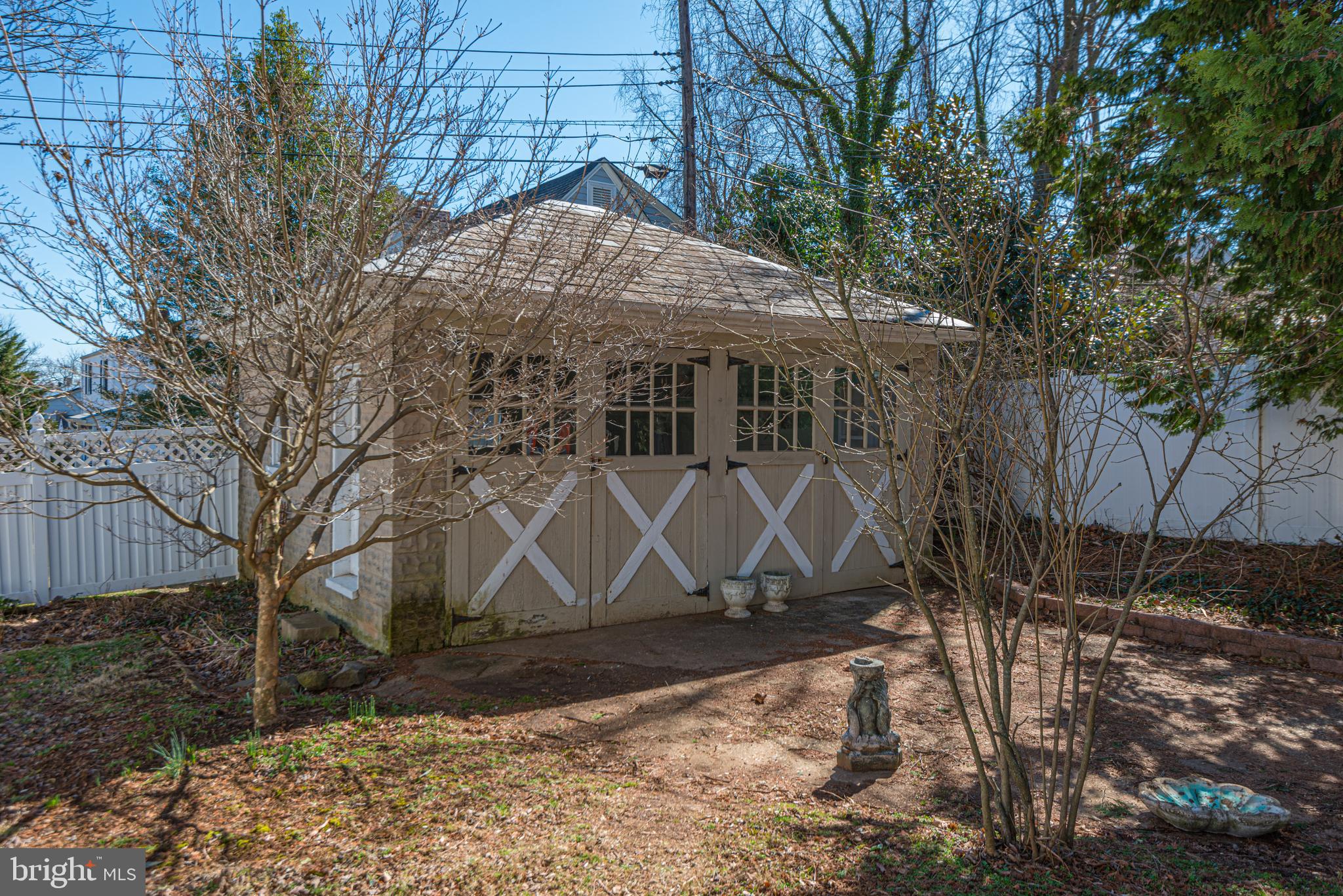 5305 Wendley Road Baltimore, MD 21229 - Photo 13 of 19 Garage with Slate Roof
