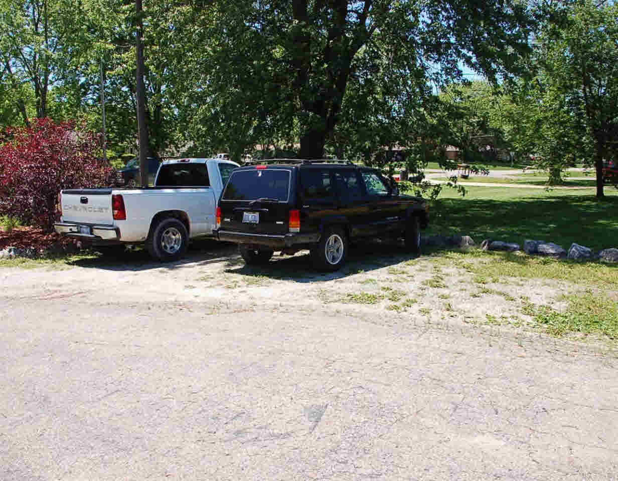 3283 Shannon Road Burton, MI 48529 - Photo 5 of 31 21303366-4.JPG
