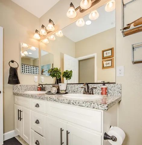 a view of utility room with washer and dryer