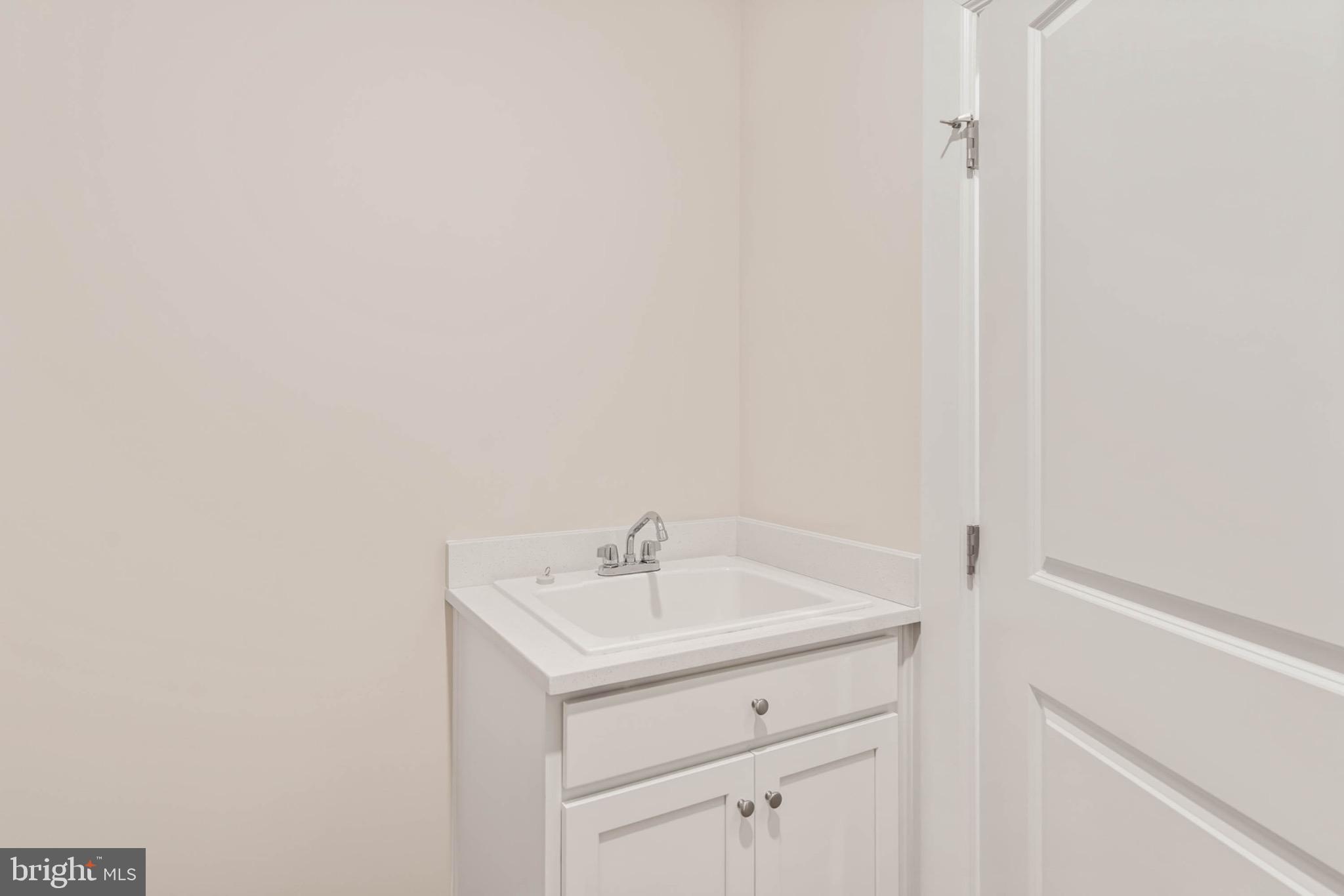 27075 Fieldfare Road Lewes, DE 19958 - Photo 27 of 56 Laundry Room w/Sink