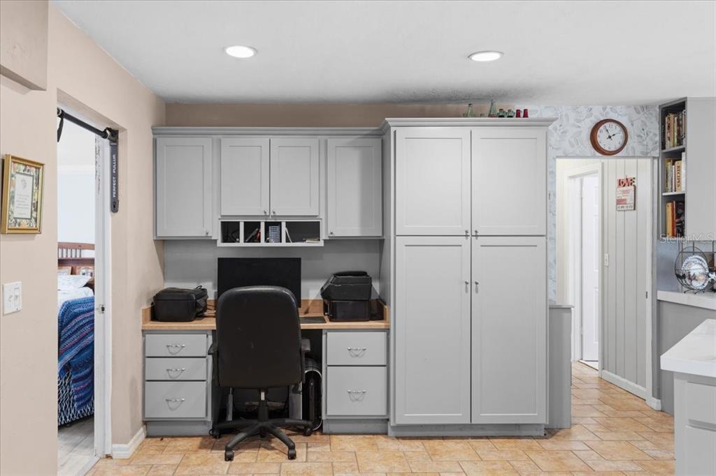 8386 Austin Road Melrose, FL 32666 - Photo 22 of 76 a view of a kitchen with chair and closet