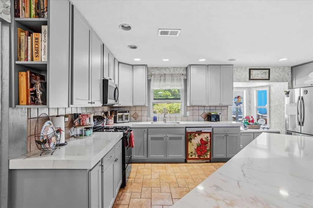 8386 Austin Road Melrose, FL 32666 - Photo 24 of 76 a kitchen with lots of counter top space and a sink