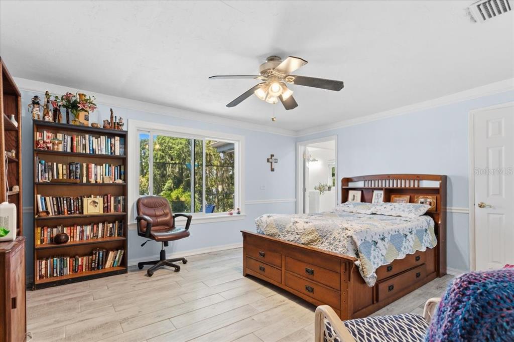 8386 Austin Road Melrose, FL 32666 - Photo 27 of 76 a bedroom with a bed furniture and a book shelf
