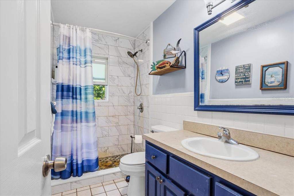 8386 Austin Road Melrose, FL 32666 - Photo 50 of 76 a bathroom with a sink toilet and shower