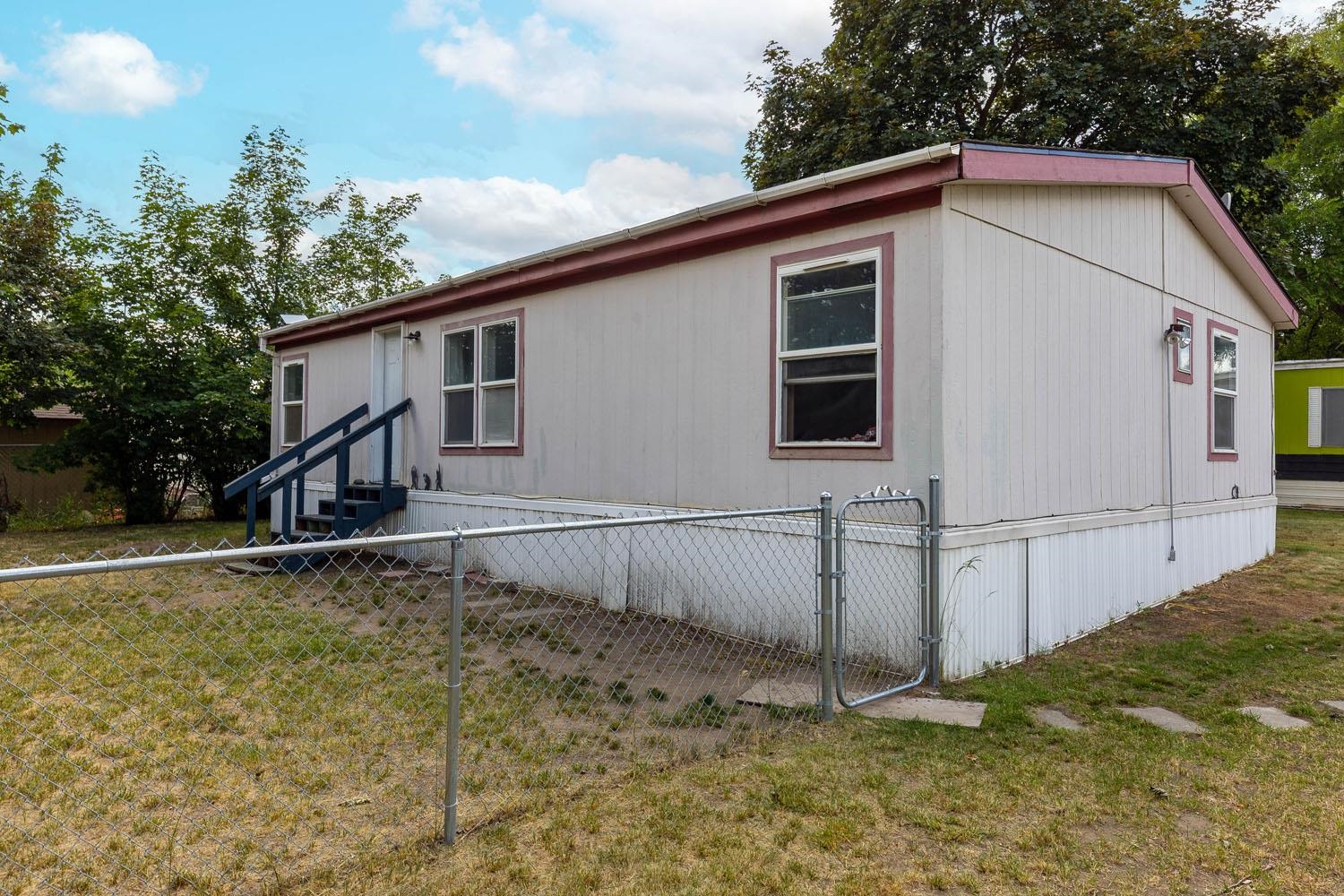 3920 East Center Road, Unit 20 Mead, WA 99021 - Photo 1 of 21