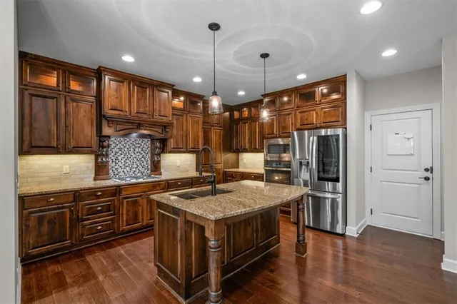 $675,000 | 9154 Shady Bend Road, Lenexa, KS 66227