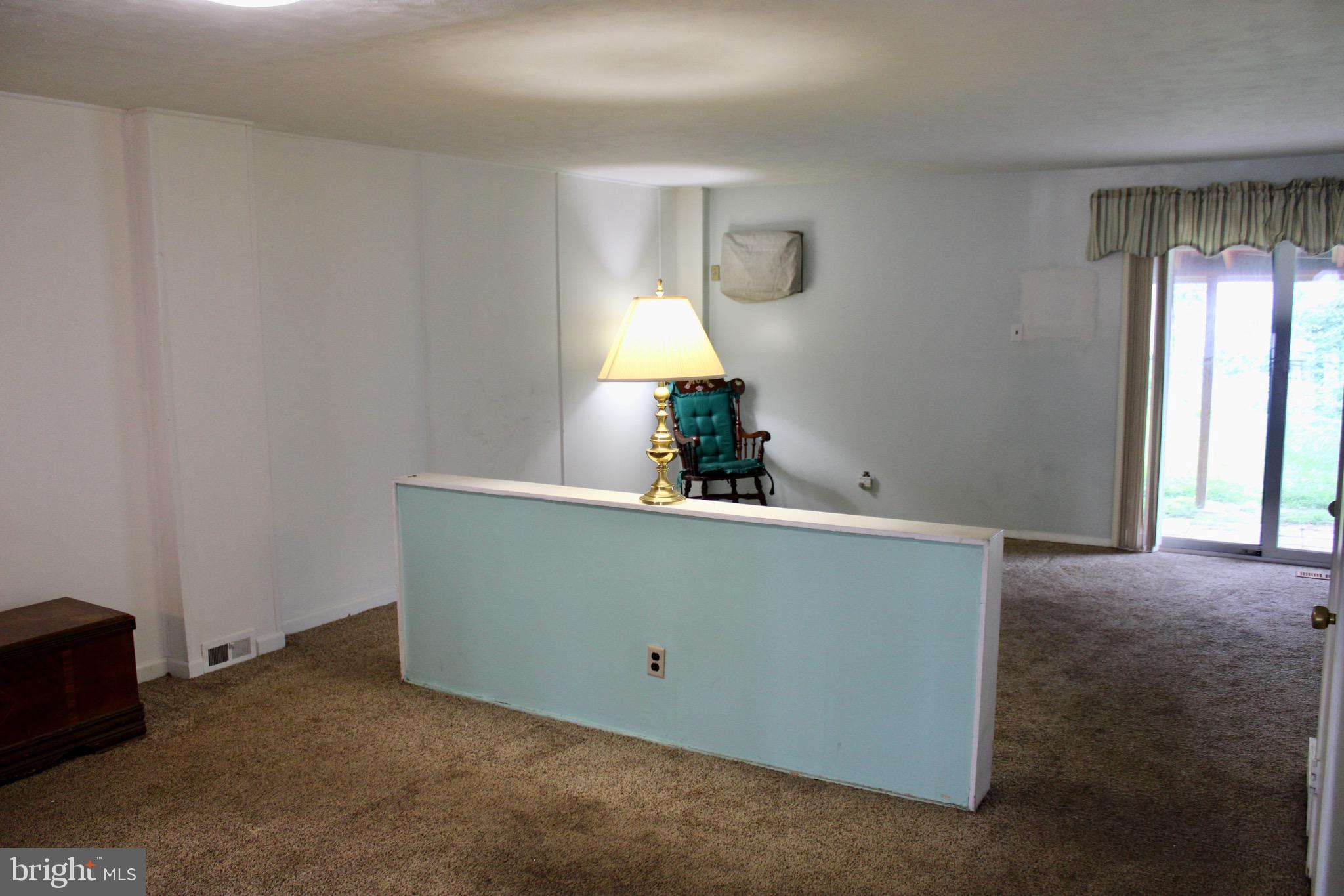 4228 Whiting Road Philadelphia, PA 19154 - Photo 3 of 18 Dining / Living Rooms