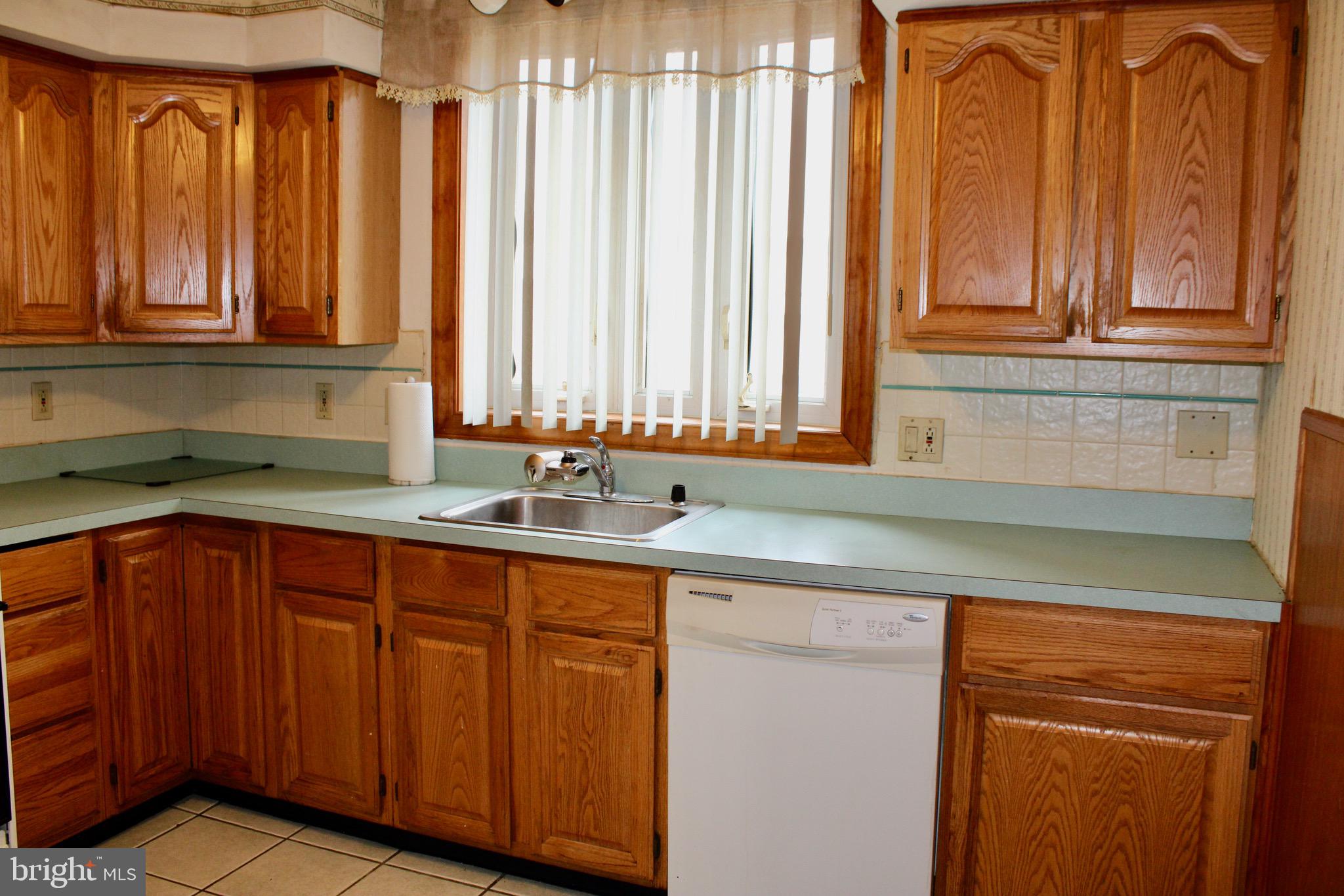 4228 Whiting Road Philadelphia, PA 19154 - Photo 7 of 18 Kitchen