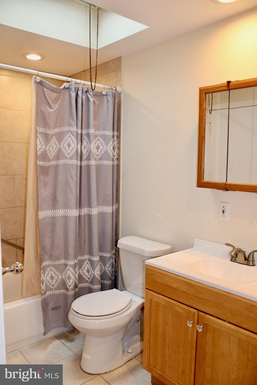 4228 Whiting Road Philadelphia, PA 19154 - Photo 10 of 18 Main Bathroom - 2nd Floor