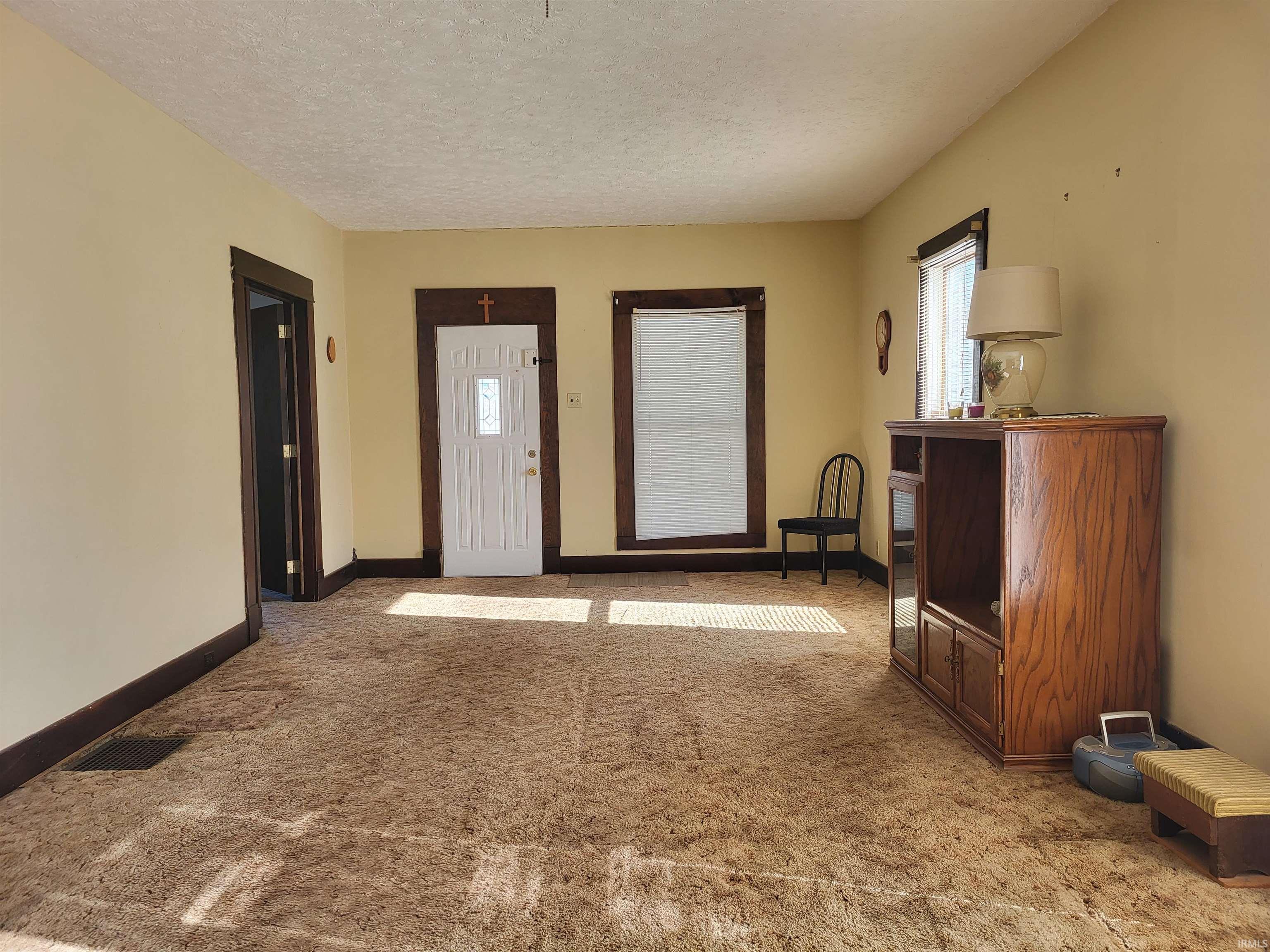 625 R Street Bedford, IN 47421 - Photo 3 of 12 Gallery Image 3