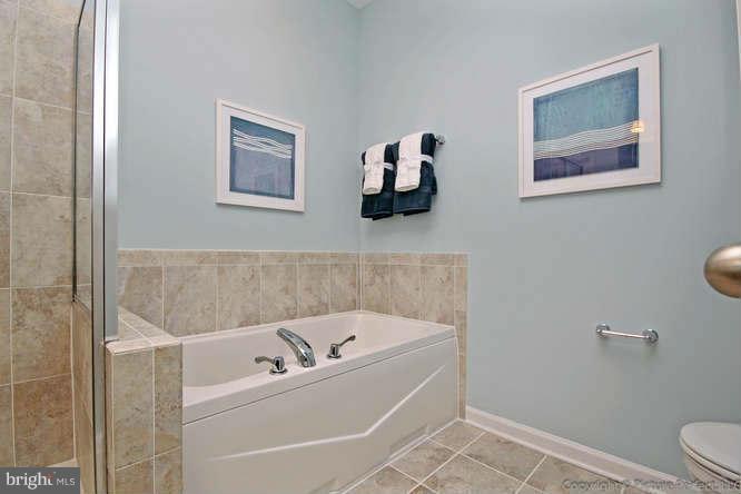 114 Mill Pond Road Frederick, MD 21701 - Photo 20 of 27 Bath (Master)