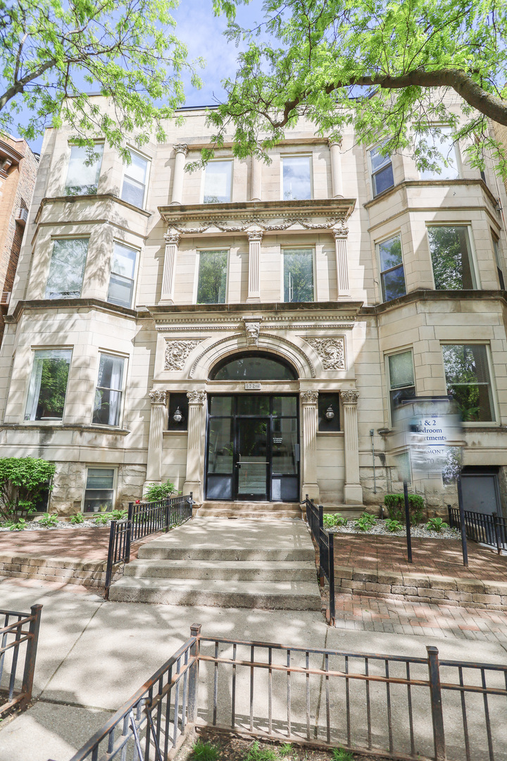 652 West Roscoe Street, Unit 103 Chicago, IL 60657 - Photo 1 of 11