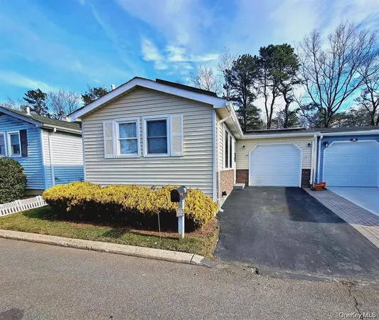 $169,990 | 21 Village Circle East, Manorville, NY 11949