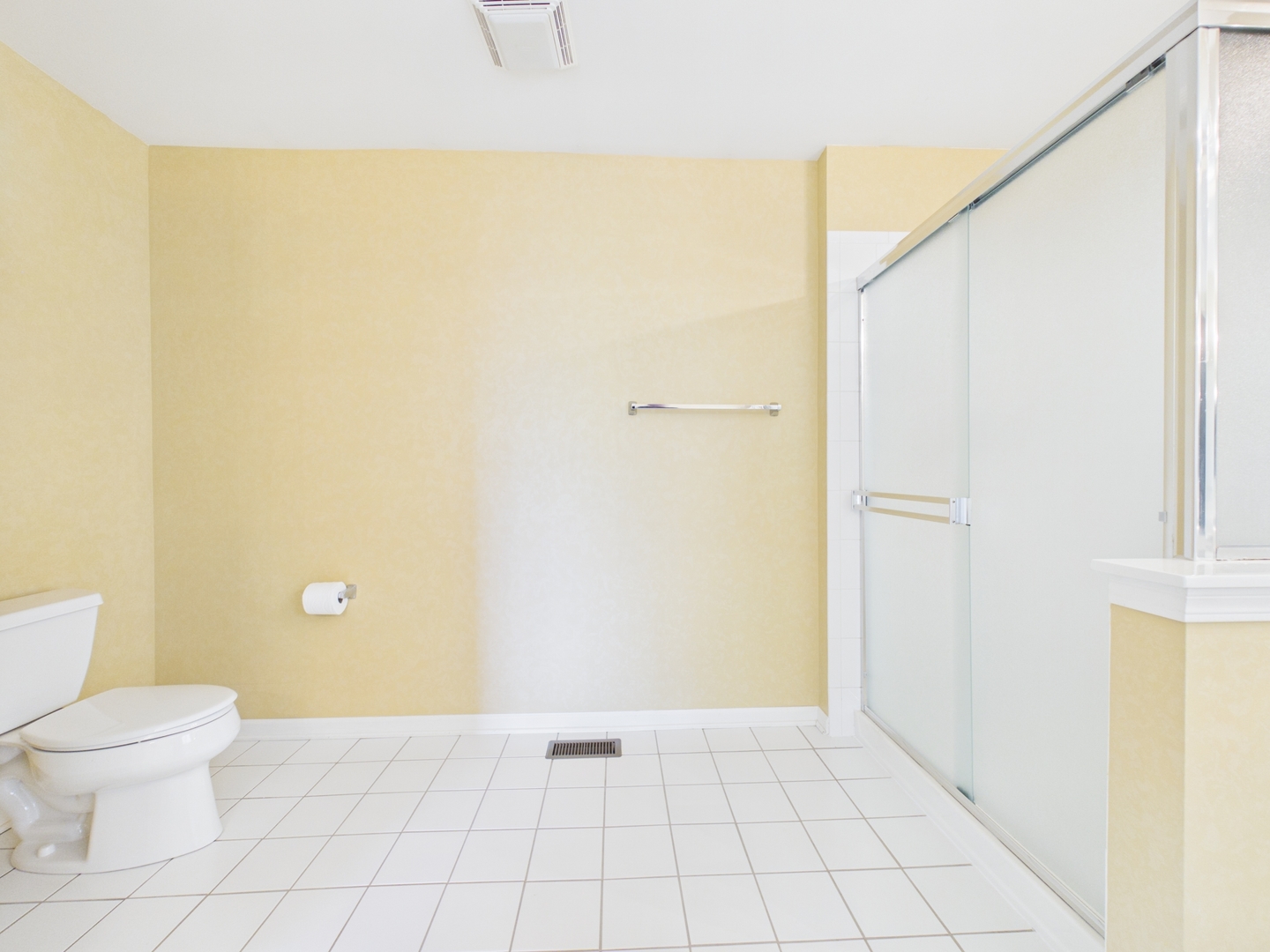 7486 Abbey Road Gurnee, IL 60031 - Photo 23 of 35 a bathroom with a toilet