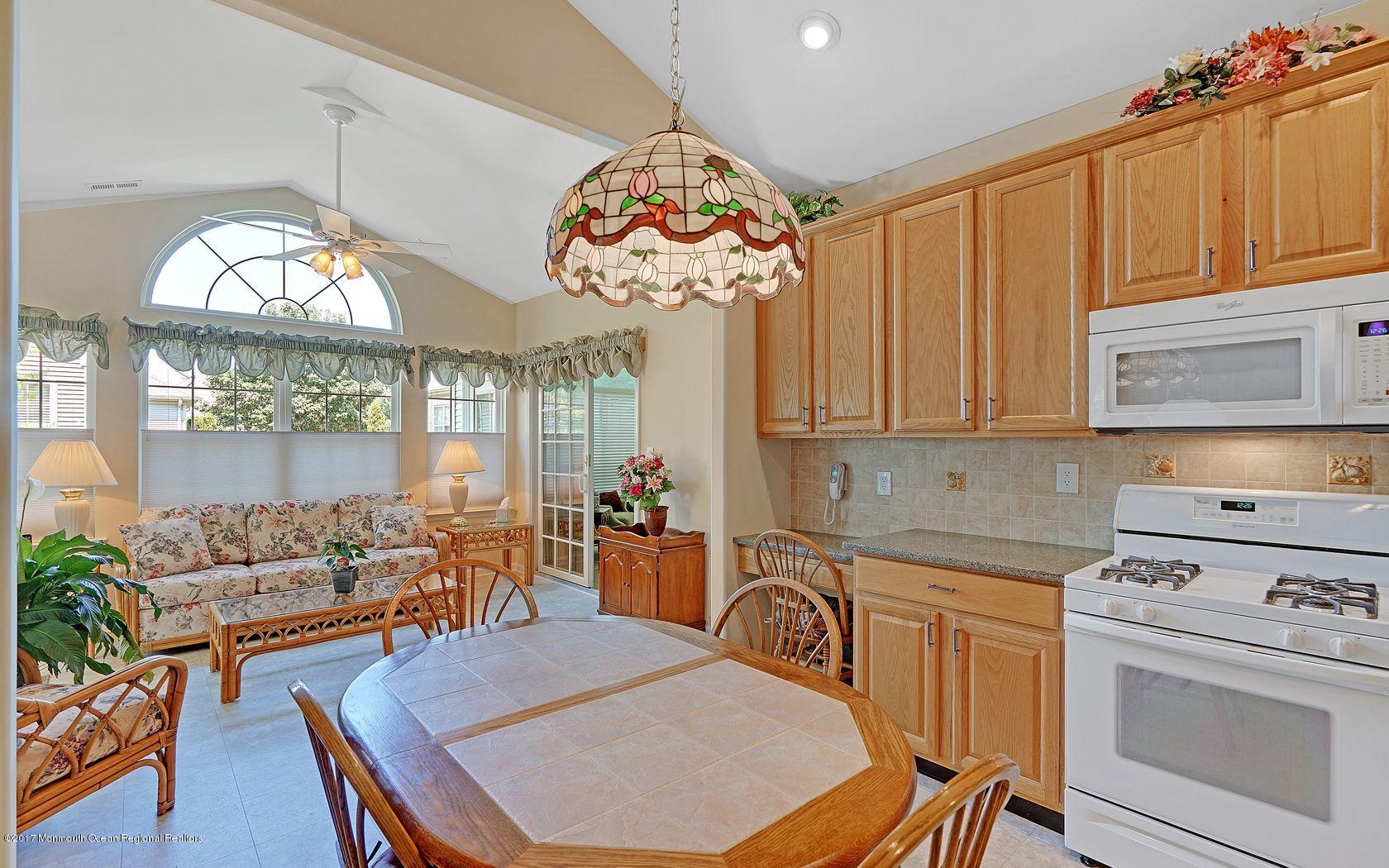 73 Drayton Road Manchester Township, NJ 08759 - Photo 20 of 34 Eat-in Kitchen