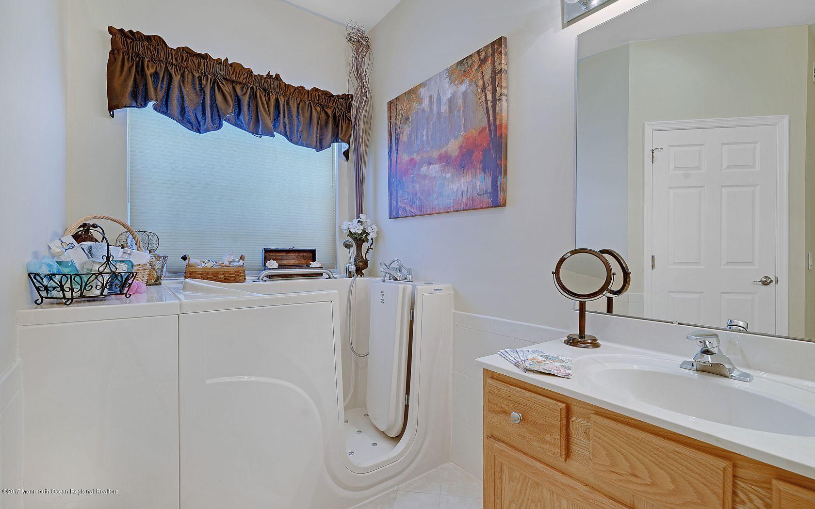 73 Drayton Road Manchester Township, NJ 08759 - Photo 31 of 34 Walk-in Tub