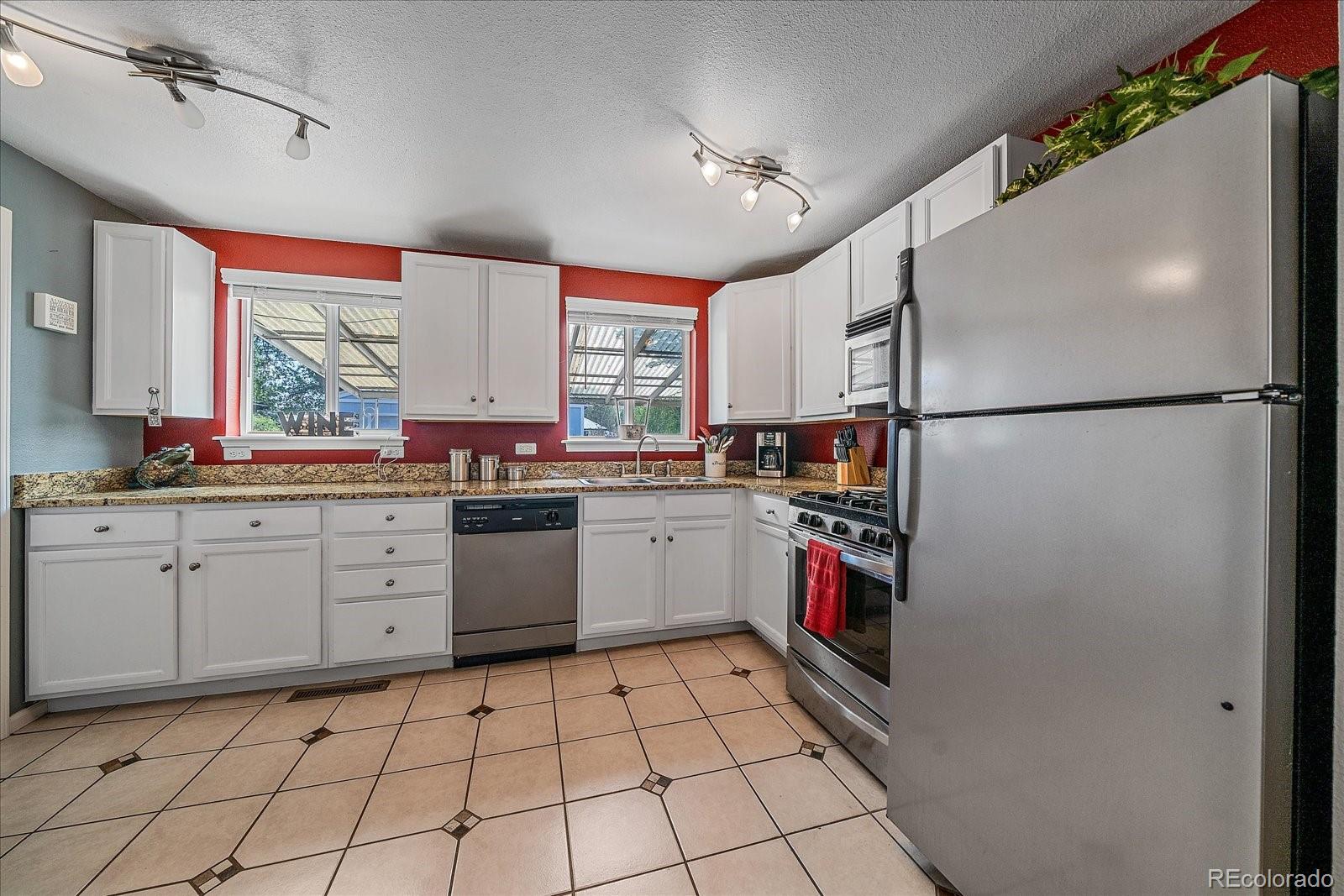 3040 Grape Street Denver, CO 80207 - Photo 9 of 31