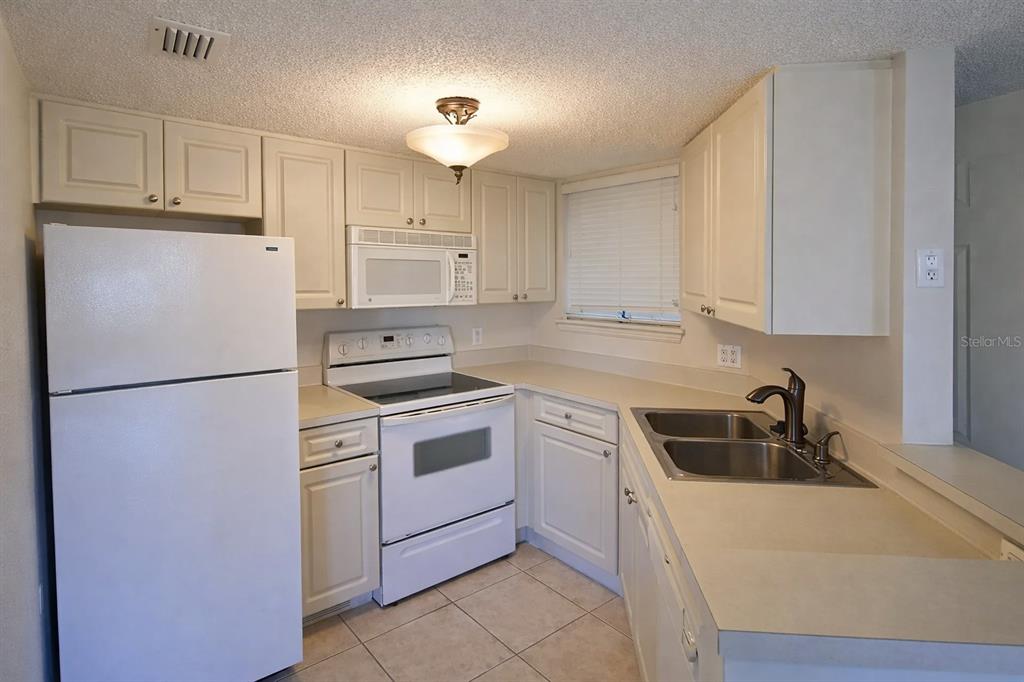 1908 Lake Atriums Circle, Unit 15 Orlando, FL 32839 - Photo 2 of 6