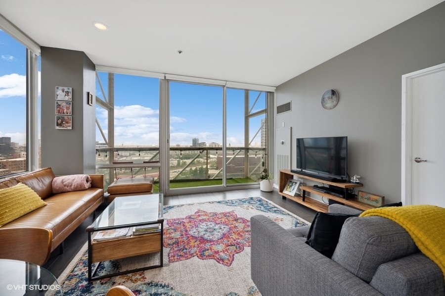 653 North Kingsbury Street, Unit 1401 Chicago, IL 60654 - Photo 4 of 22