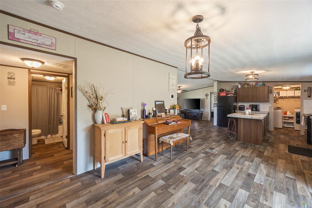 514 Blue Sky Court Springtown, TX 76082 - Photo 21 of 40