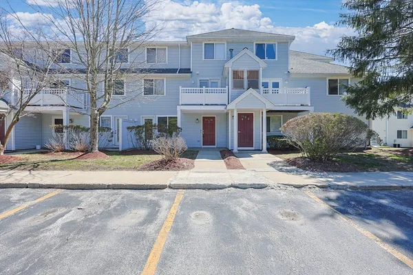 $365,000 | 360 Littleton Road, Unit B7, Chelmsford, MA 01824