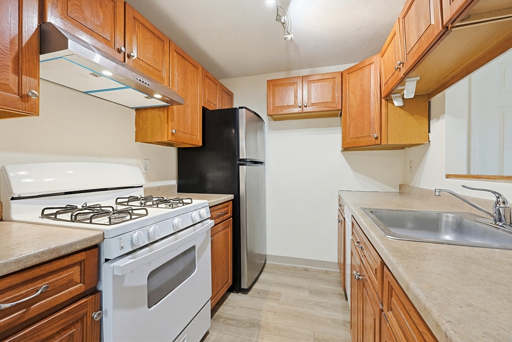 360 Littleton Road, Unit B7 Chelmsford, MA 01824 - Photo 11 of 27