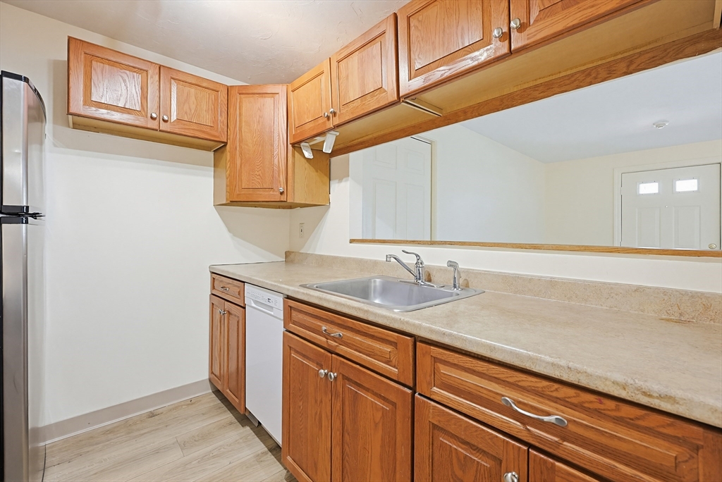 360 Littleton Road, Unit B7 Chelmsford, MA 01824 - Photo 12 of 27