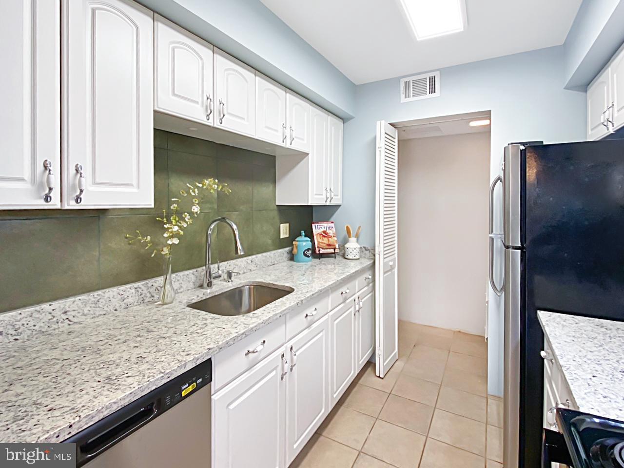 38 Ridgelawn Road, Unit C Reisterstown, MD 21136 - Photo 10 of 22 Upgraded Kitchen
