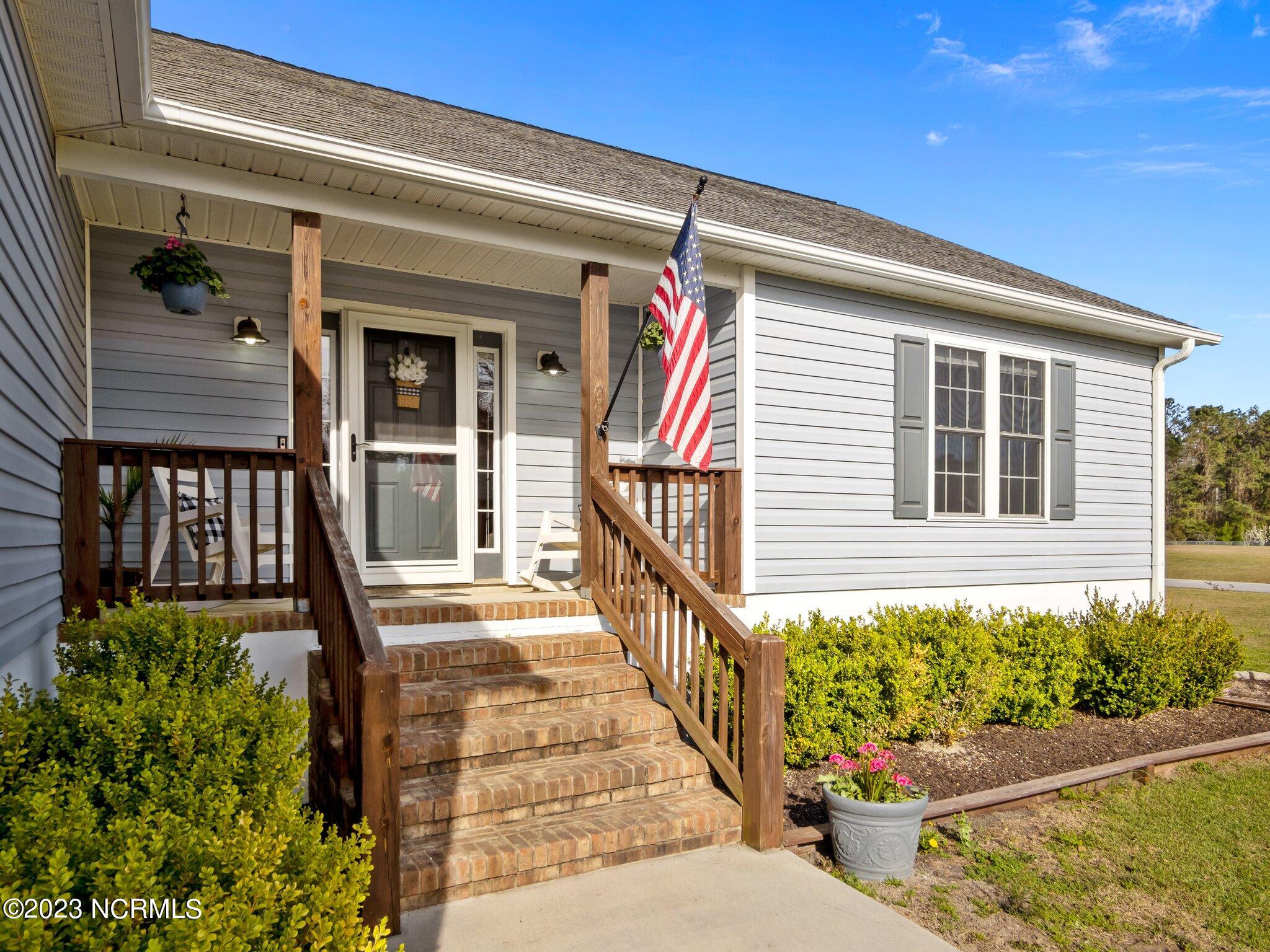 180 Peletier Loop Road Swansboro, NC 28584 - Photo 4 of 48 4-web-or-mls-04